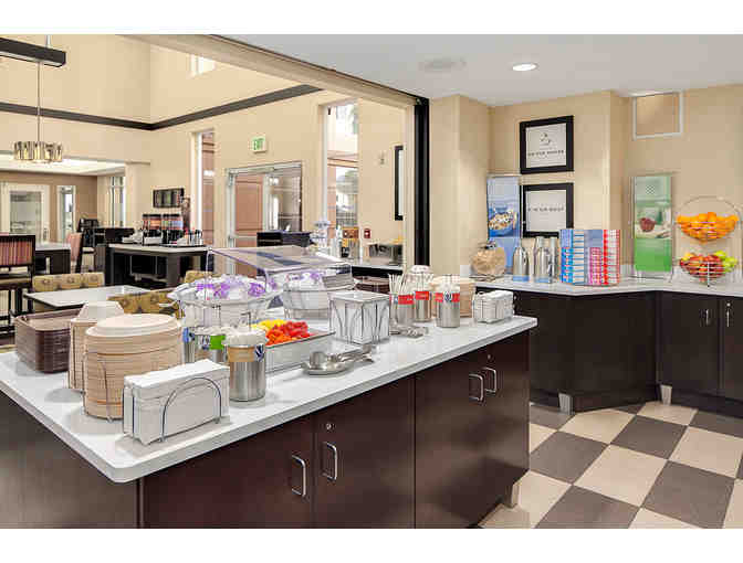 Hampton Inn & Suites Lynnwood - Just For Us!