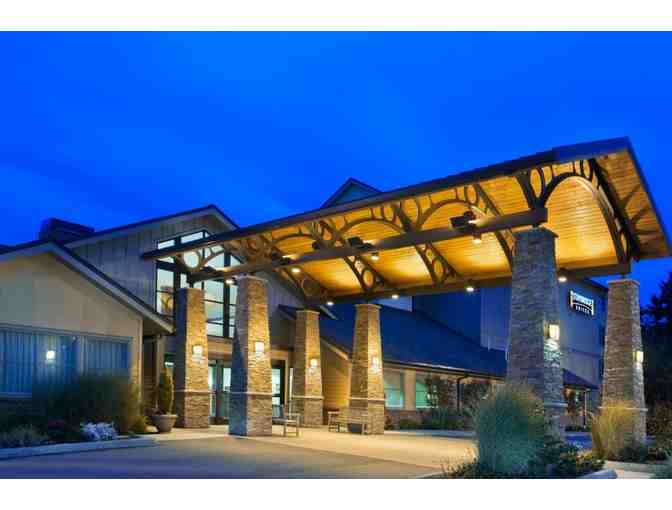 Harbour Pointe Golf Getaway - Staybridge Suites Hotel