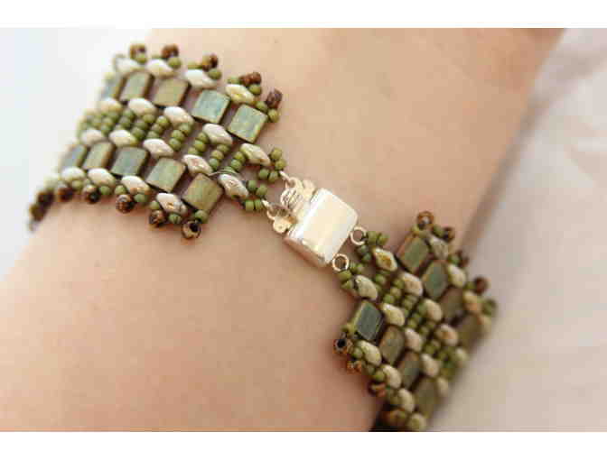 Green Bead and Sterling Clasp Bracelet