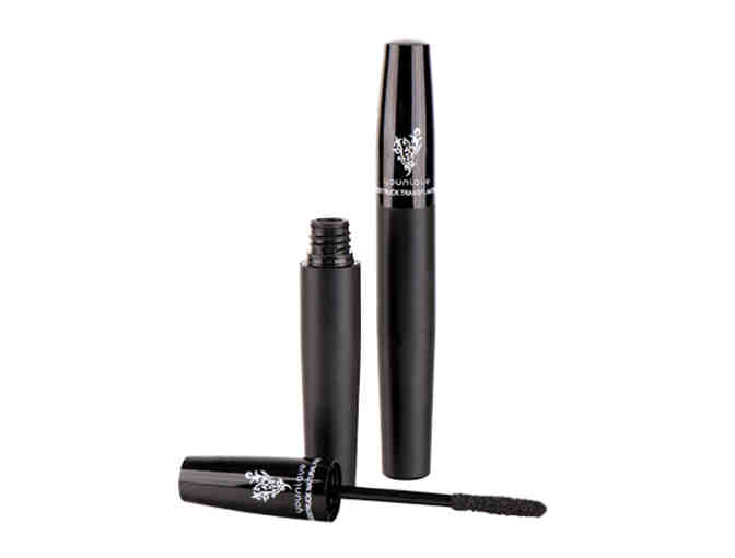 Younique Make-Up with 3-D Eyeliner (1 of 3)