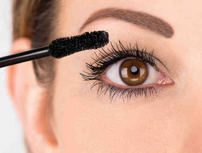 Younique Make-Up with 3-D Eyeliner (2 of 3)