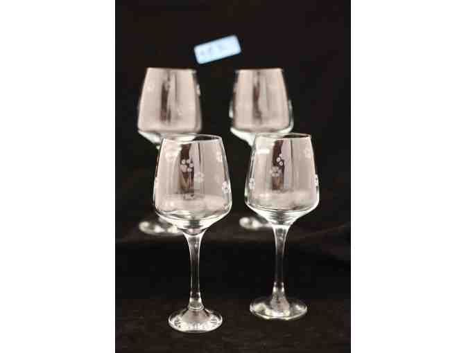 Set of 4 Paw Print Firenze Wine Goblets with Seeing Eye Wine Charms