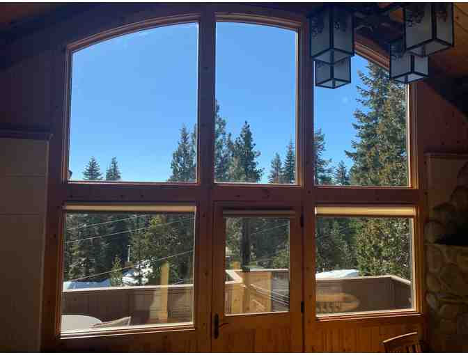 Tahoe Vista Bears Den - A Delightful Cabin in the Woods