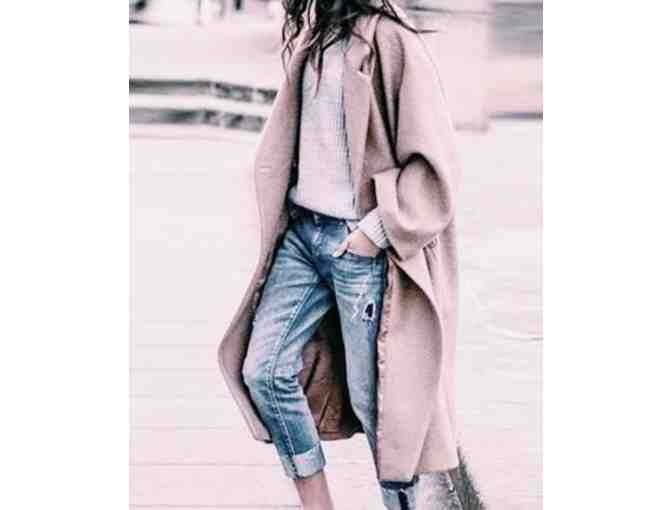 1.5-Hour Style Consultation by Image Consultant Lili Henry + $25 Ambiance Gift Card