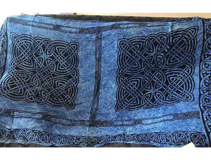 Celtic Wrap - Blue Celtic Knot Design