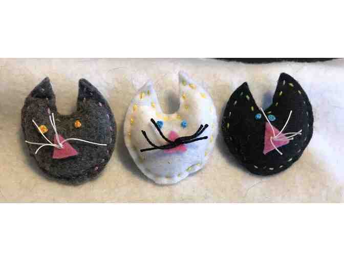 3 Cat Face Cat Toys - Black, Grey, and White - Photo 1