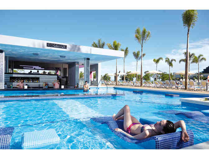 Enjoy 6 nights for 2 at Riu Palace Costa Rica with 6 scuba dives with ScubaCaribe