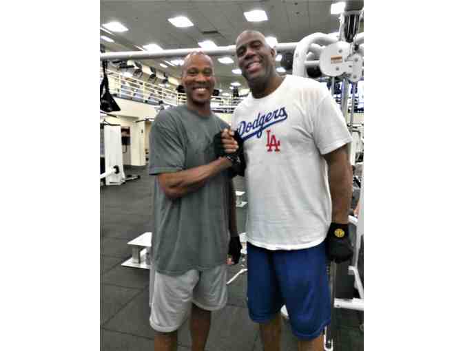 2 on 2 Basketball Game with Magic Johnson and Byron Scott and a signed basketball - Photo 1