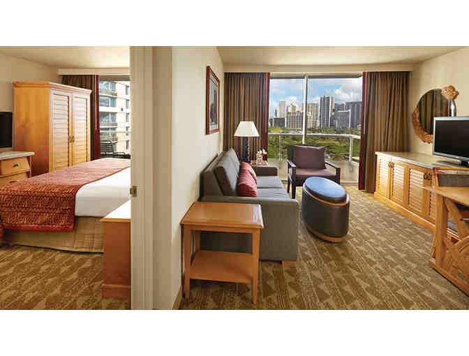 Embassy Suites Waikiki - 2 Nights, City View One Bedroom Suite