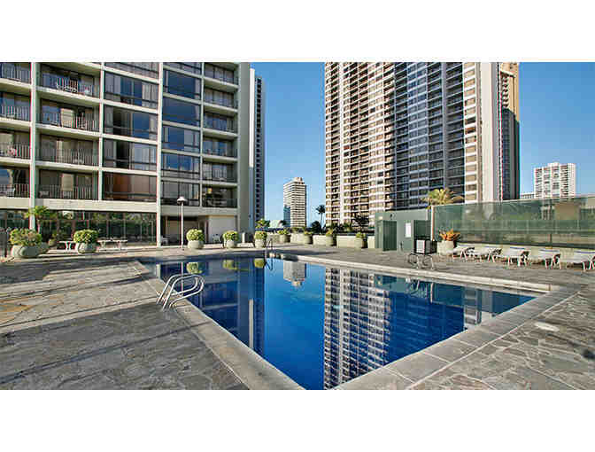4 Night, 1 Bedroom Deluxe Ocean View - Aston Waikiki Sunset