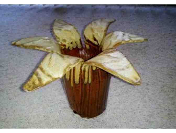 Starburst flower petal vase