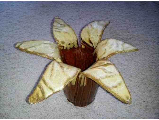 Starburst flower petal vase