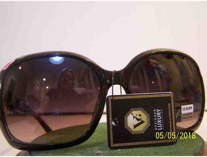 Hand Painted Bichon crystal sunglasses - Photo 4