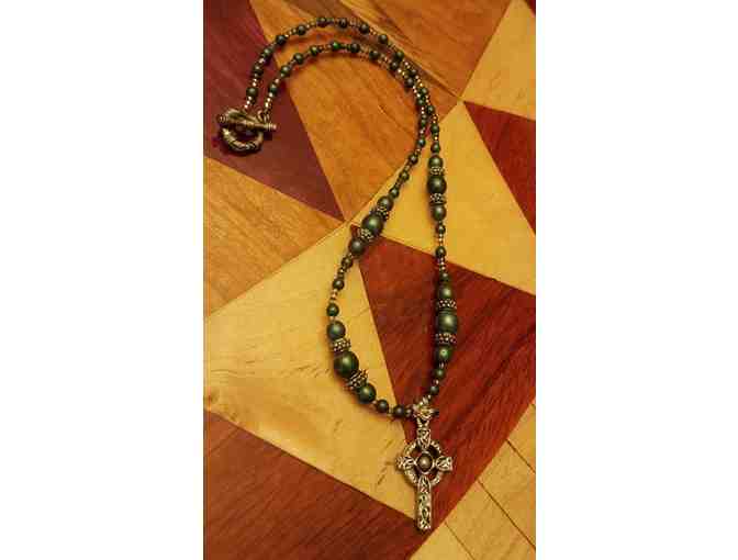 Necklace - glass pearls with cross