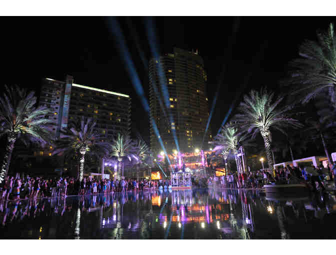 FONTAINEBLEAU BLEAULIVE - VIP DINNER & SHOW PACKAGE