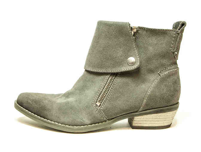 Vintage America Nine West Women's Size: 6.5M