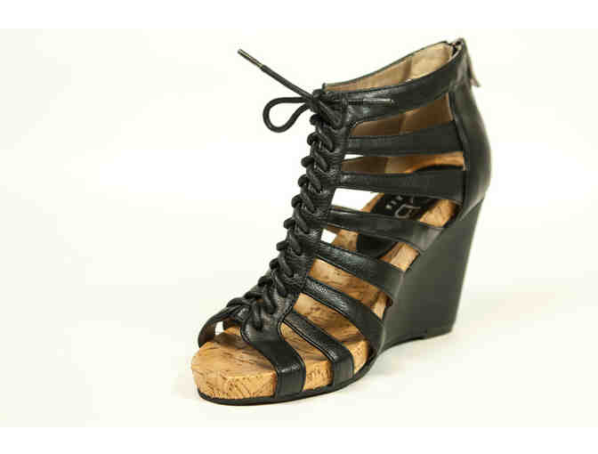 Women's Size: 6 / BCBG Paris