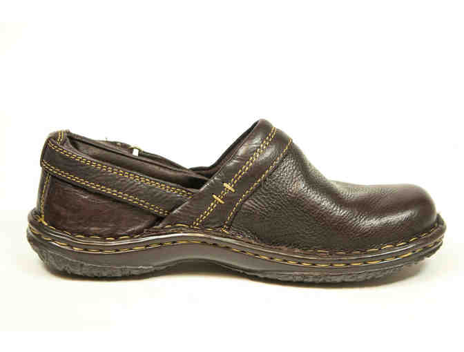 Women's Size: 6.5 / Born