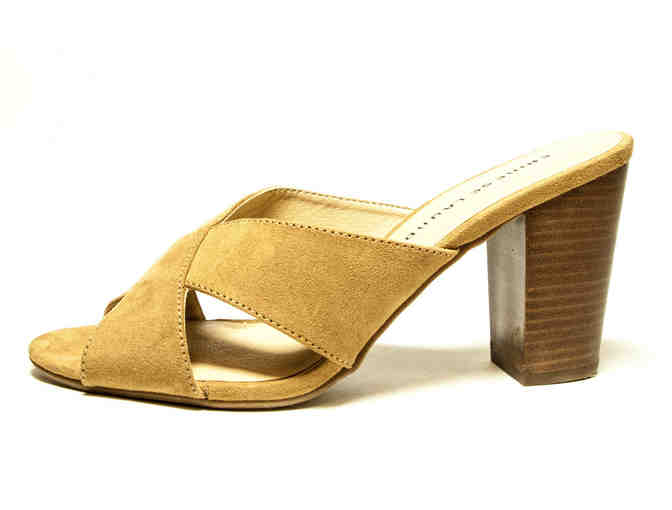 Women's Size: 7 / Chinese Laundry