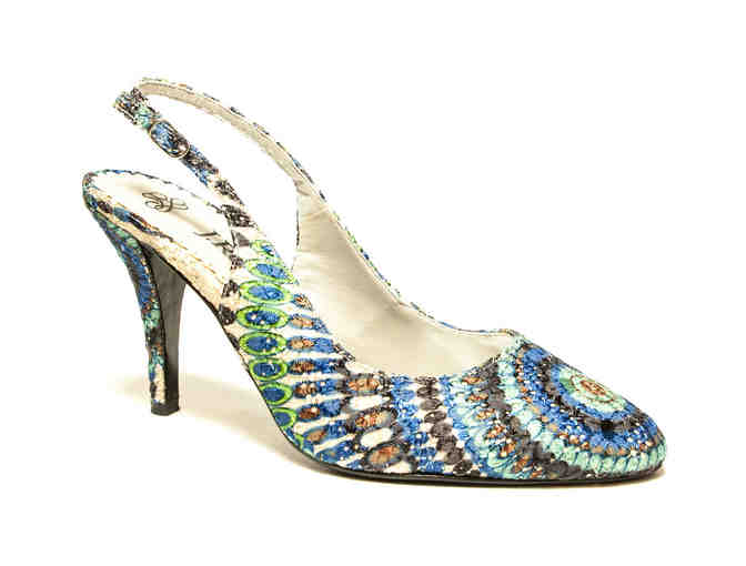 Women's Size: 6 / J. Renee