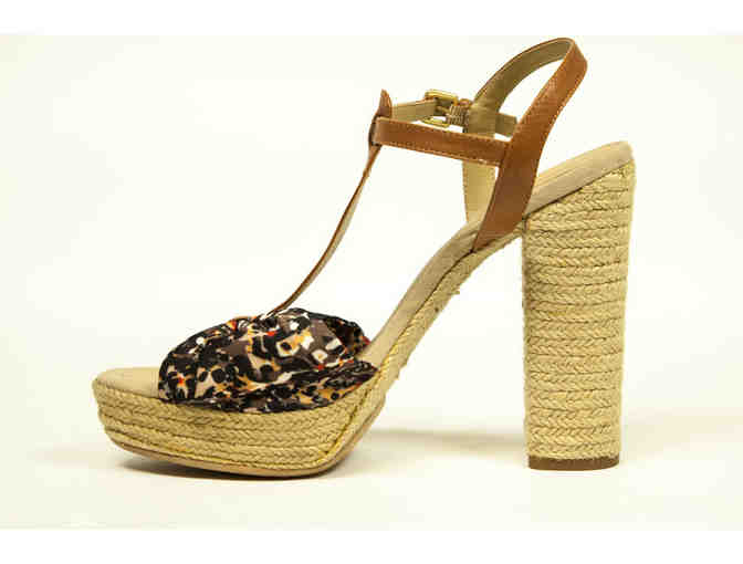 Women's Size: 10 / Levity