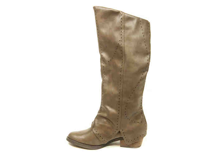 Women's Size: 6 / Not Rated