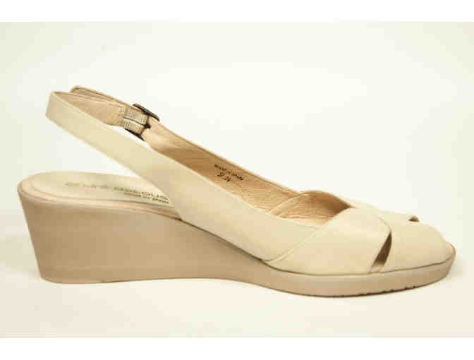 Women's Size: 10 / Andre Assous