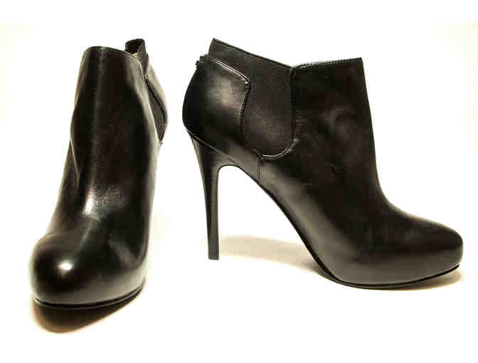 Women's Size: 9 / Guess