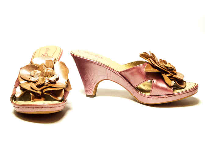 Women's Size: 7 / Born Crown