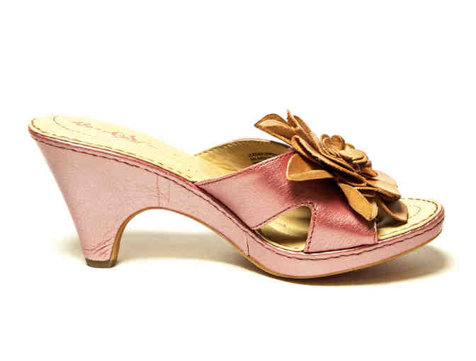 Women's Size: 7 / Born Crown