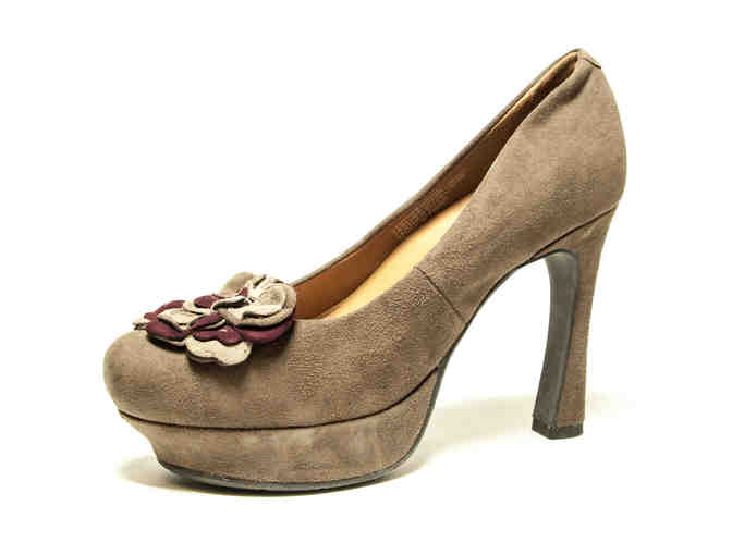 Women's Size: 8 / Earthies