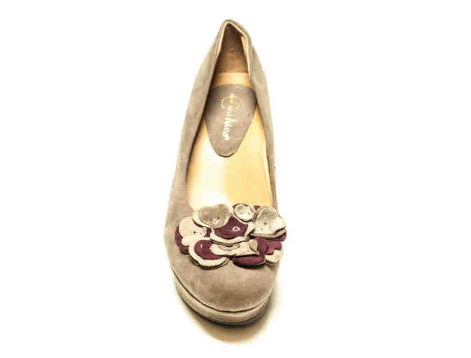 Women's Size: 8 / Earthies