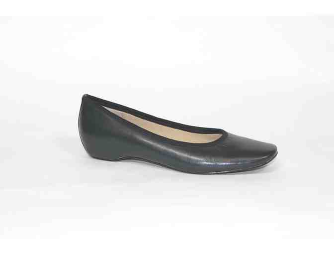Women's Size: 8 / Trotters Flats