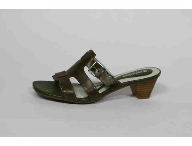 Women's Size: 7.5 / Naturalizer