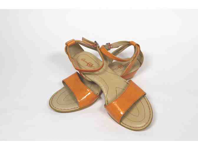 Women's Size: 10 / Born Crown