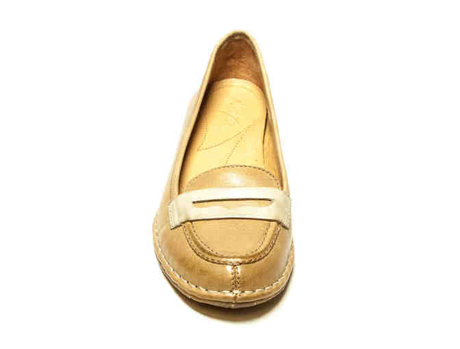 Women's Size: 10 / Naya