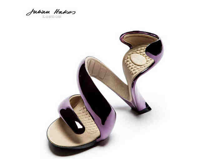 Women's Size: 7 / Julian Hakes