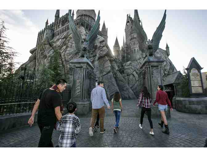 2 tickets to Universal Studios, Hollywood