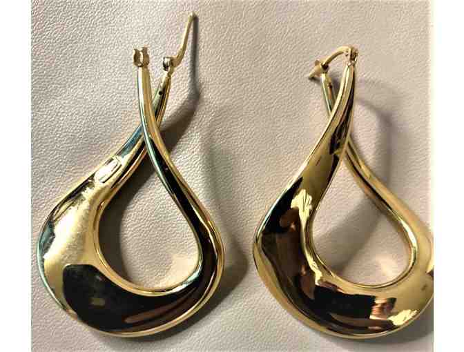 18K Yellow Gold Oblong Hoop Earrings - Photo 1