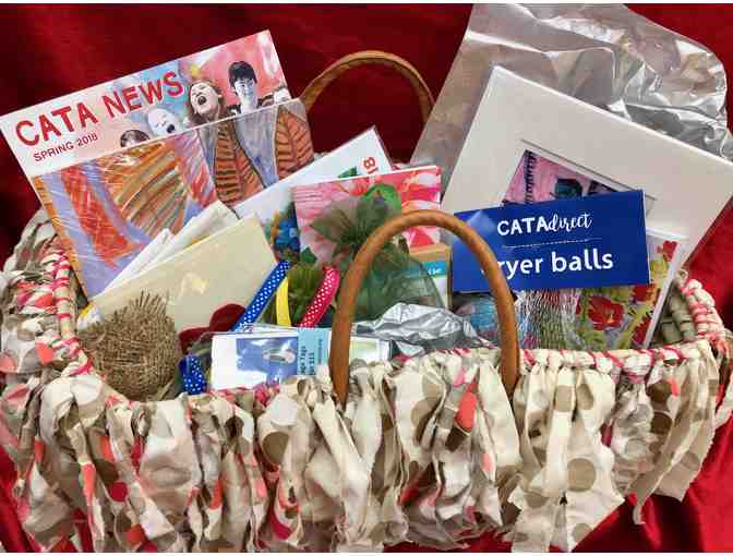 CATAdirect - Gift Basket with Handmade items by Artists with Disabilities