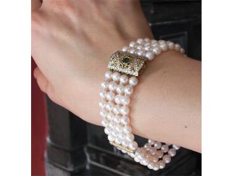 Pearl Bracelet with Emerald and Diamonds from Nice Ice