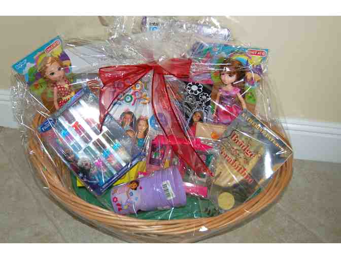 Girls ONLY Basket (Plus 4 Zoo Passes & Signed Michelle Claus Book) Donated by Kindergarten