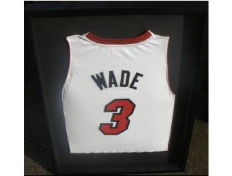 Dwyane Wade Special - signed jersey & signed ball