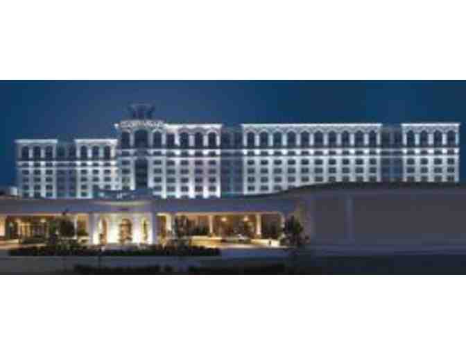 Delaware Delights Package: Dover Downs (One Night Stay) & Winterthur Museum