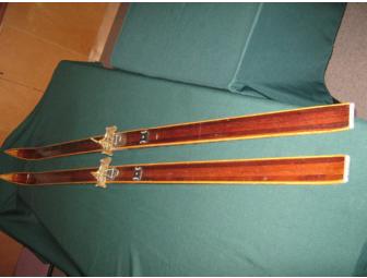 Beautiful antique BONNA 2400 series walnut skis