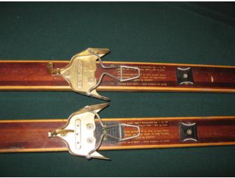 Beautiful antique BONNA 2400 series walnut skis