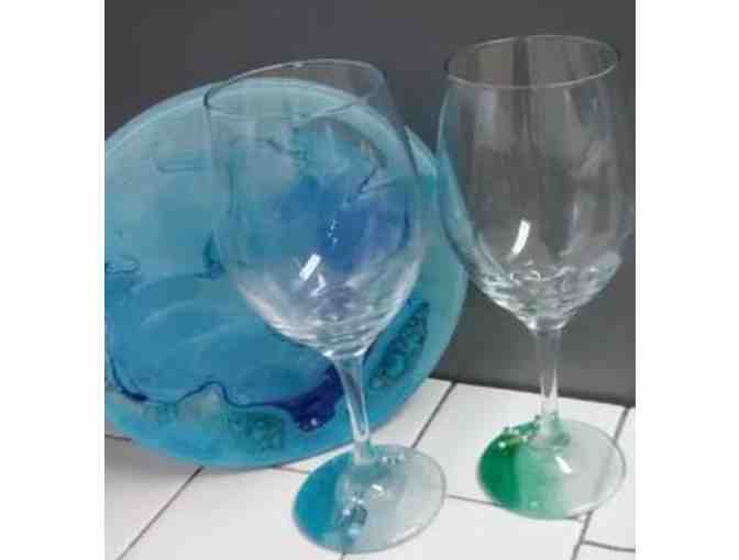 Hand crafted glass art plate from new Zealand w/ wine glasses
