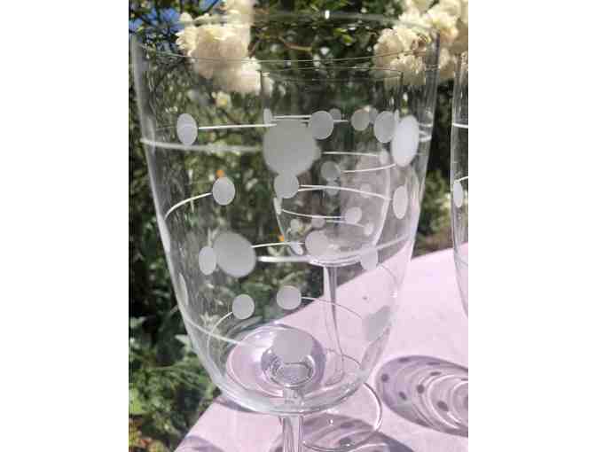 Set of 2 Oxygen Swing Pattern White Wine Glasses by Lenox - Photo 2