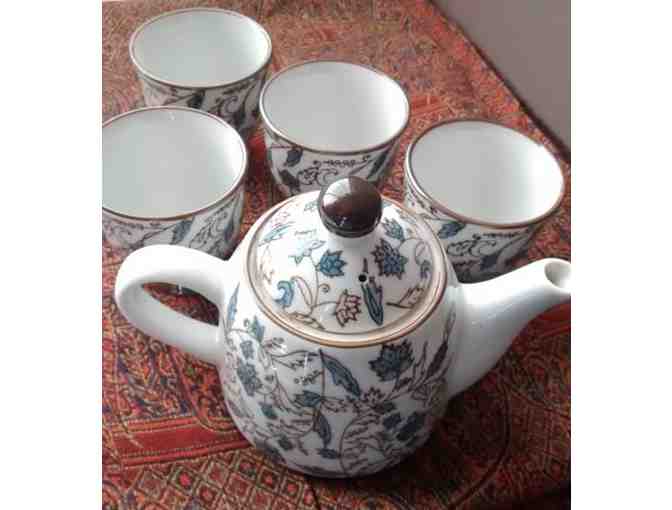 Lovable Asian Floral Tea-Set with 4 cups