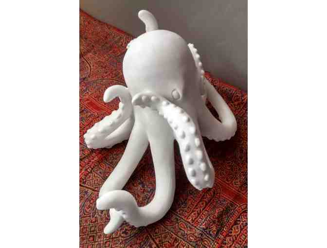 White Octopus Figurine "Casper the Friendly Octopus" - Photo 1